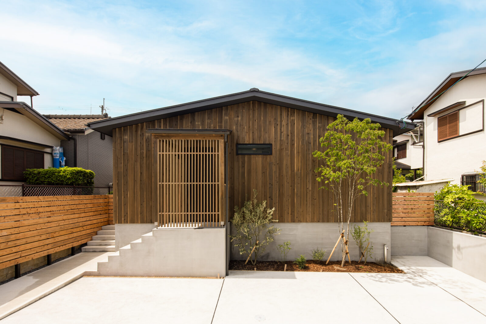 木の外壁を使用した平屋住宅