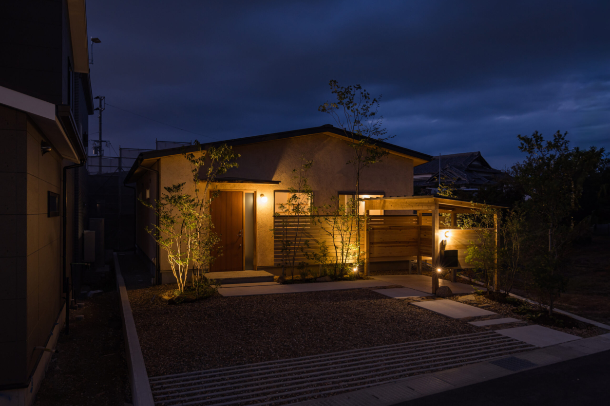 夜の幻想的なお家