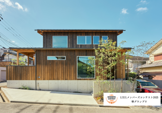 光降り注ぐ渾然とした家