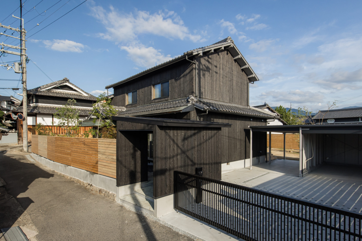 焼杉（黒塗装）、美杉の外壁